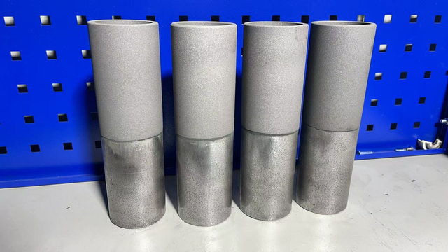 Preparación y refuerzo de revestimiento superficial para tubos de calderas.