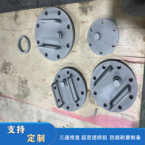 Los accesorios de tres vías se realizan rociando aluminio en la superficie