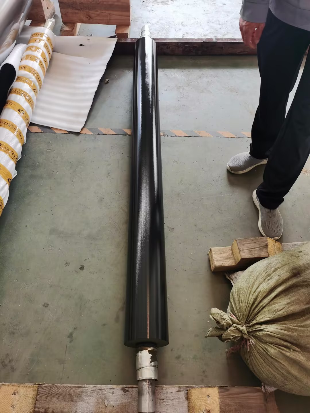 Endurecimiento superficial de alta calidad del rodillo de acabado con pulverización supersónica 