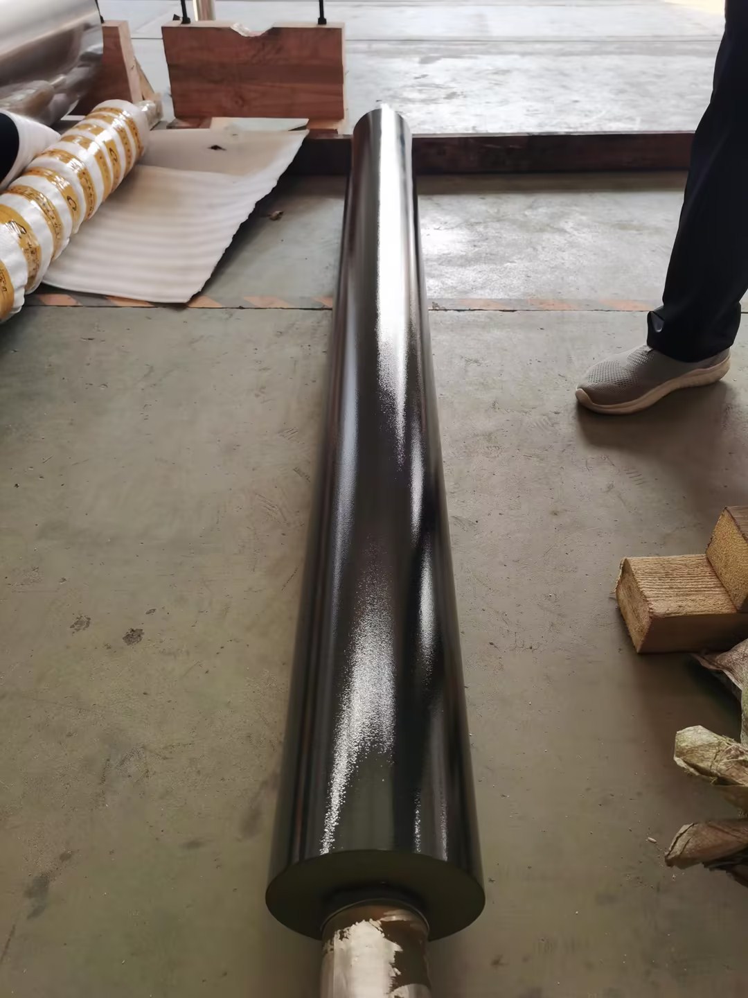 Endurecimiento superficial de alta calidad del rodillo de acabado con pulverización supersónica 